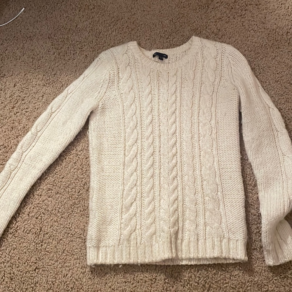Gap sweater
